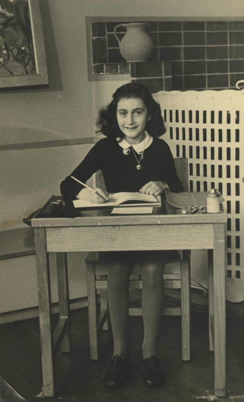 auteur Anne Frank de la citation Personne n'est jamais devenu pauvre en donnant.