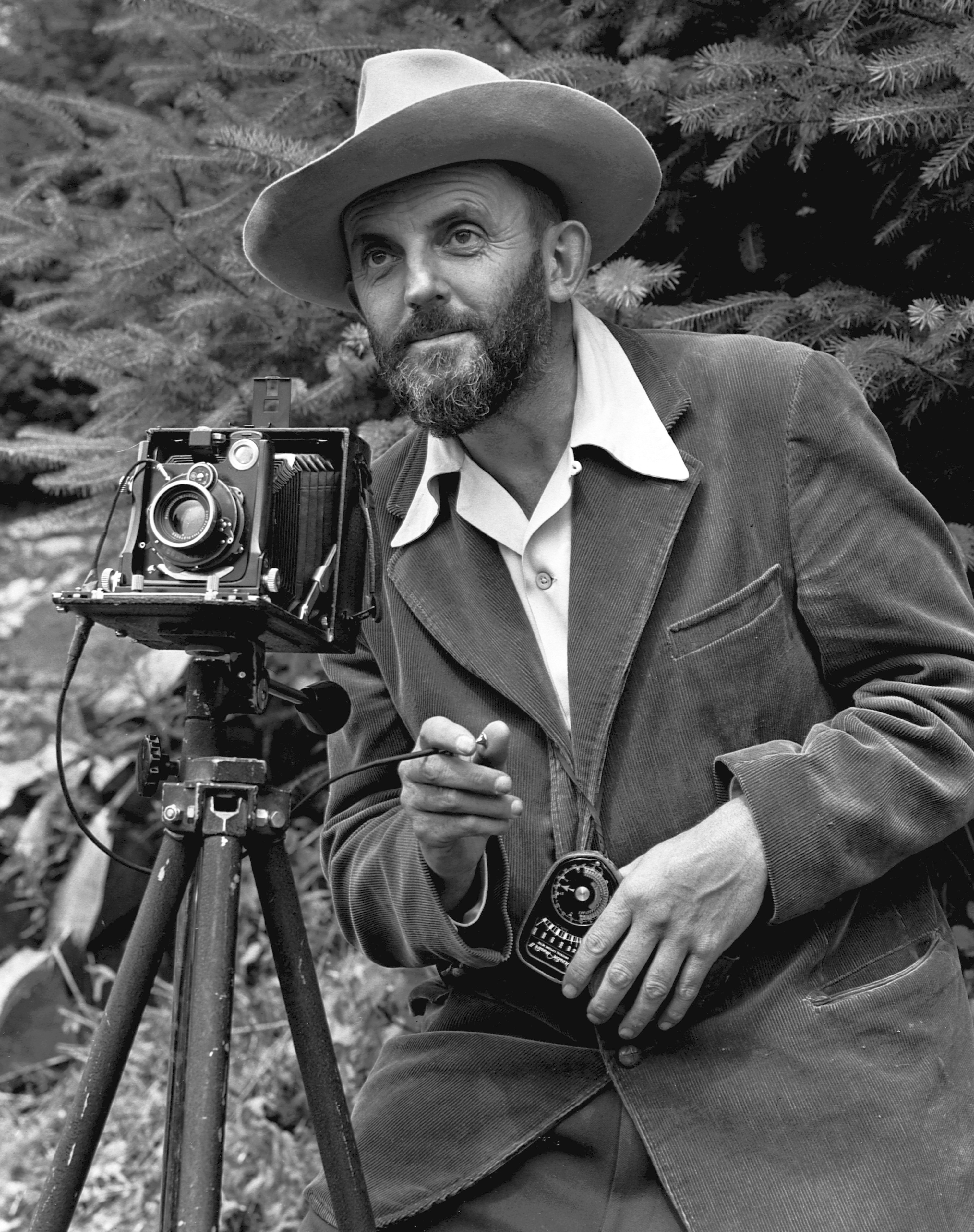 auteur Ansel Adams de la citation La caméra [35 mm] est pour la vie et pour les gens, les moments rapides et intenses de la vie.