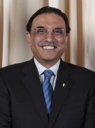 auteur Asif Ali Zardari de la citation J'attends avec impatience et j'espère que je serai le catalyseur qui fait que l'Inde et le Pakistan vivent pour la paix pour toujours.