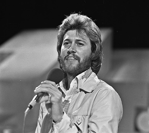 auteur Barry Gibb de la citation Lorsque vous écrivez une chanson, vous avez une idée de la façon dont elle devrait être chantée, mais cela ne fonctionne pas de cette façon si quelqu'un d'autre l'enregistre.