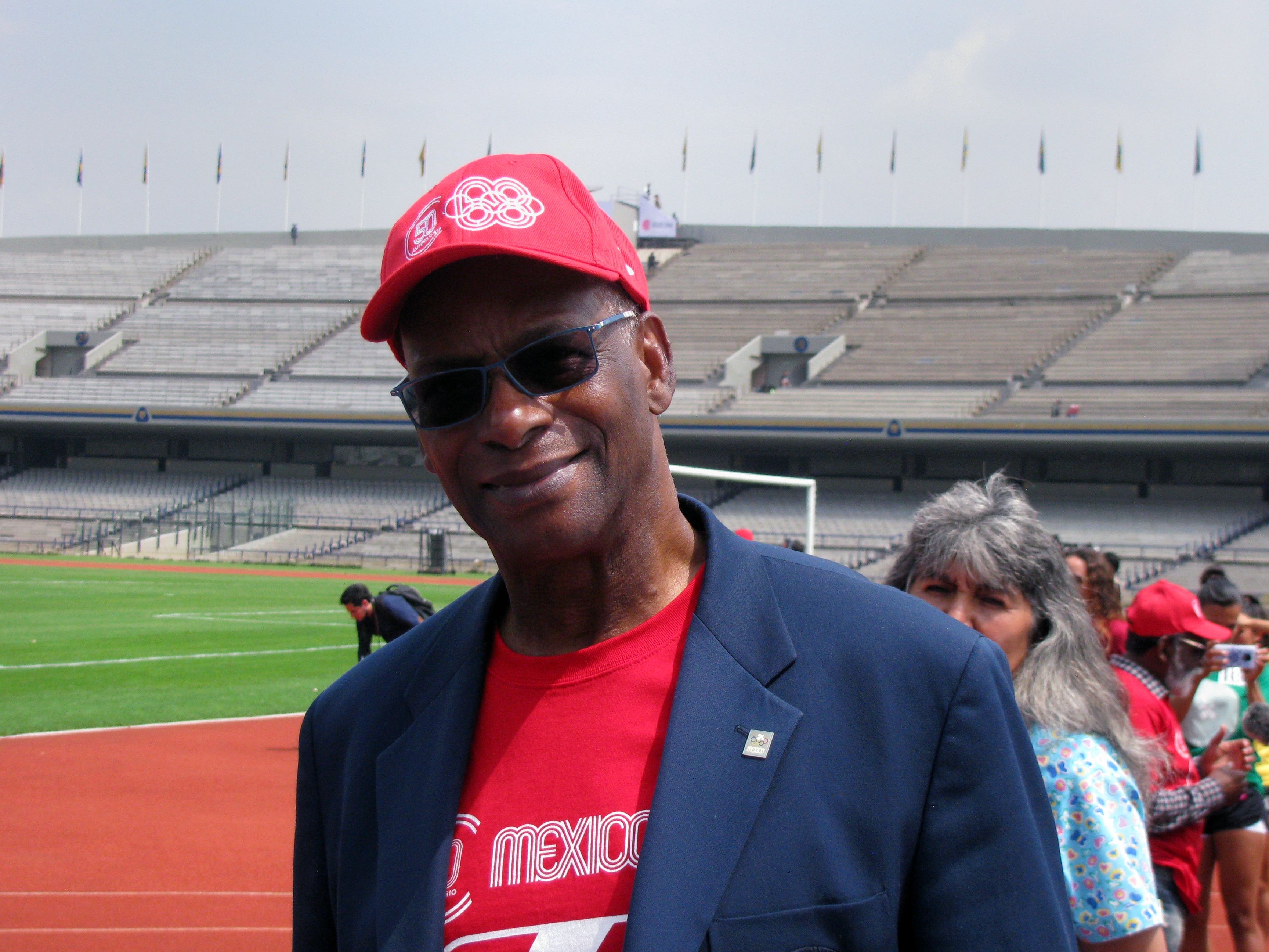 auteur Bob Beamon de la citation À l'école secondaire Jamaica à New York, mon entraîneur était Larry Ellis, et il a dit que je pourrais probablement faire l'équipe olympique. Il m'a donné quelque chose à tirer.