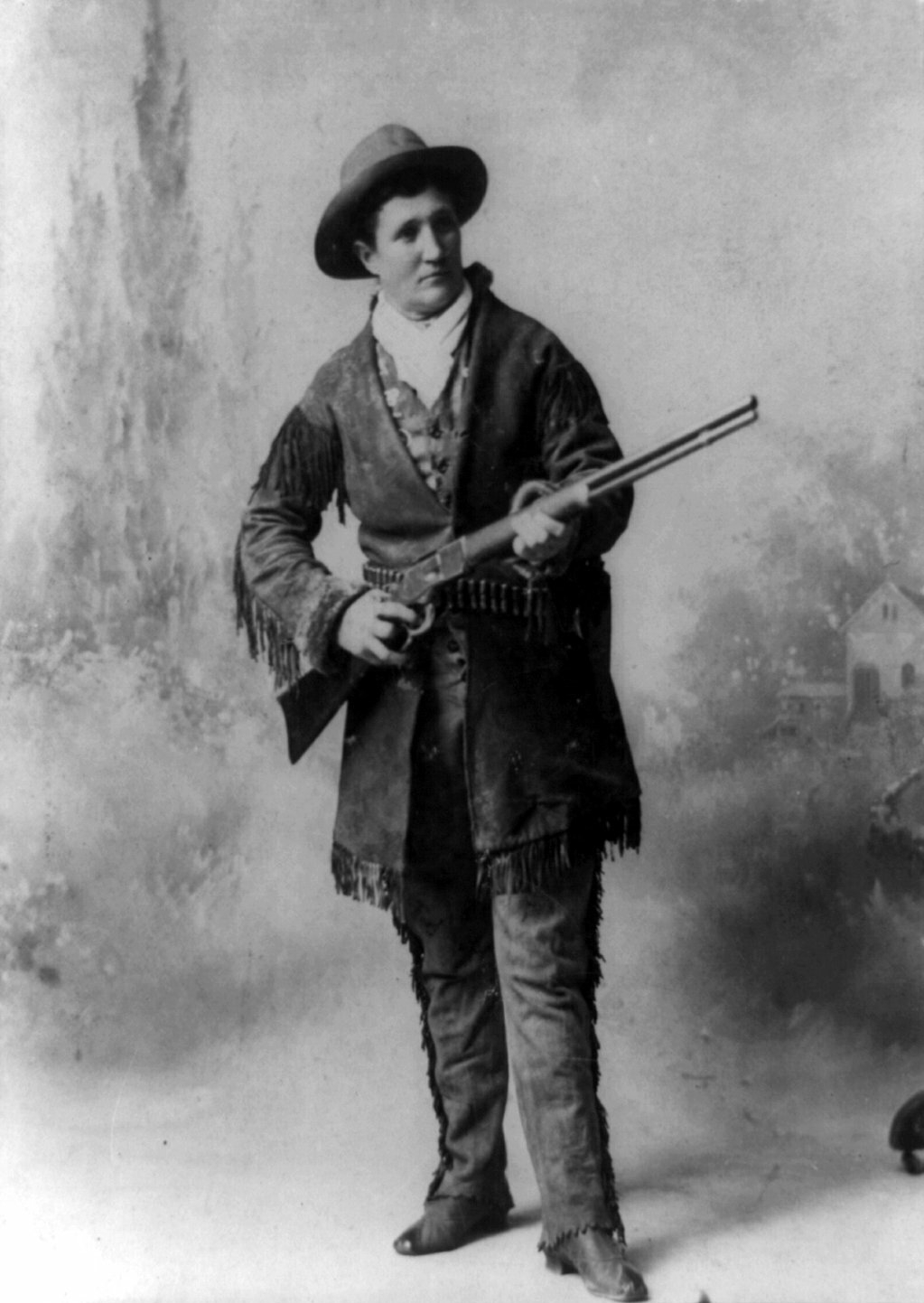 auteur Calamity Jane de la citation Quand j'ai rejoint Custer, j'ai enfilé l'uniforme d'un soldat. C'était un peu gênant au début, mais j'ai vite pu être parfaitement chez moi dans les vêtements pour hommes.