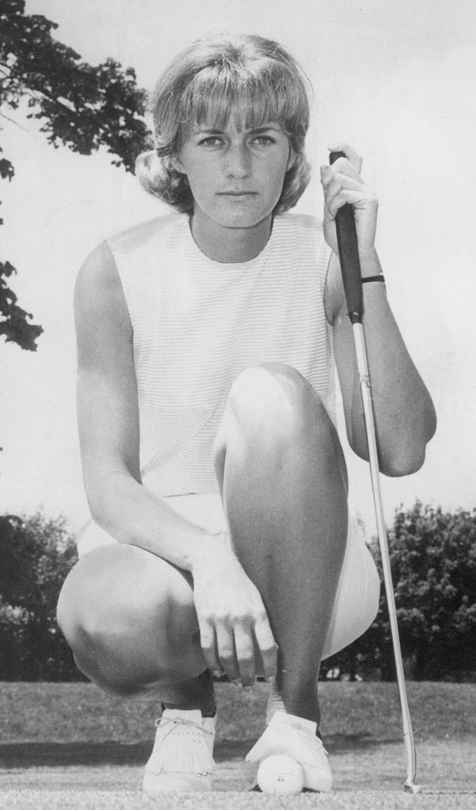 auteur Carol Mann de la citation [Quand on m'a demandé comment quelqu'un de 6'3" avait osé jouer au golf :] J'étais trop grand pour faire partie de l'équipe d'échecs de mon lycée, alors j'ai essayé le golf.