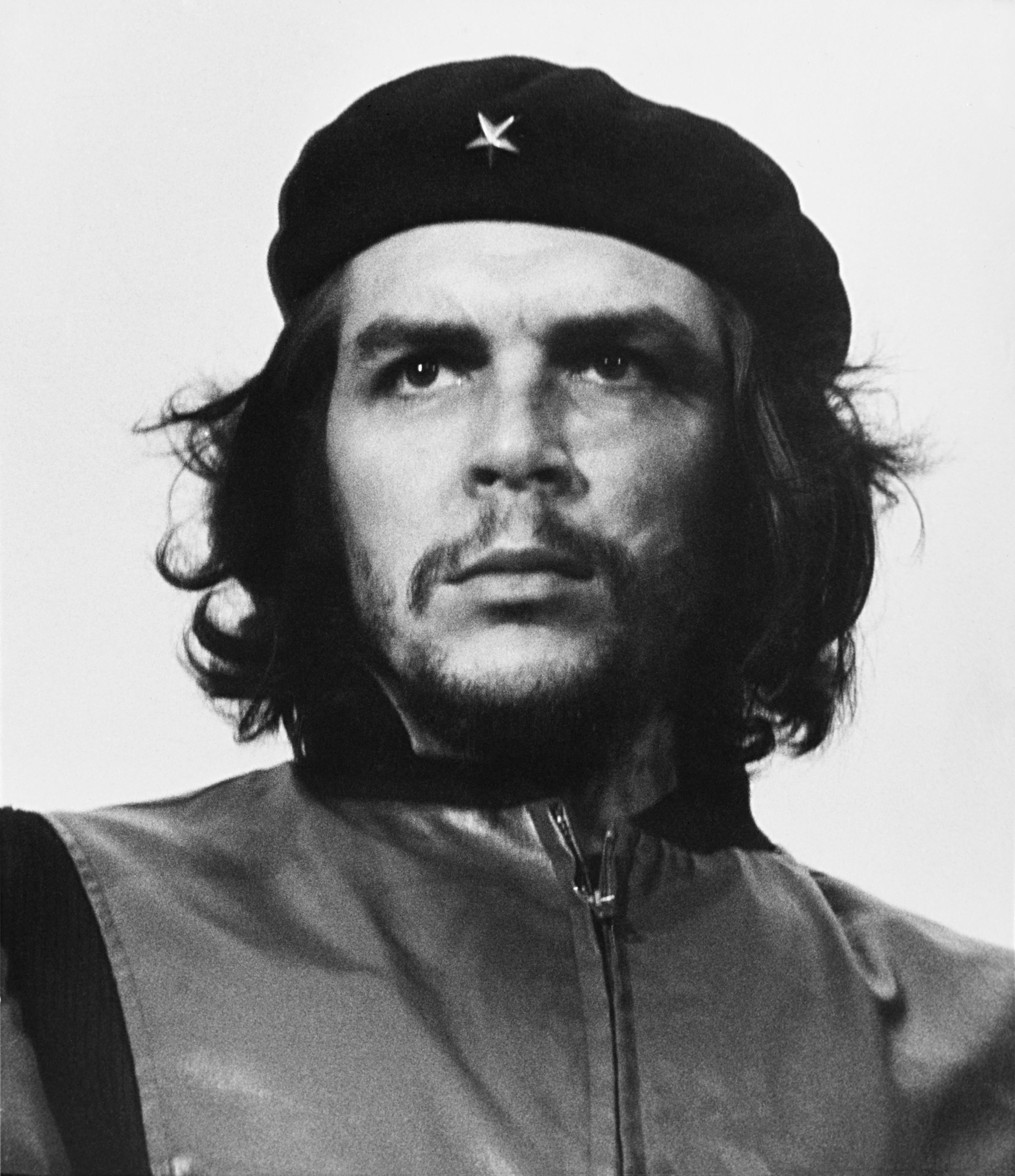 auteur Che Guevara de la citation Ce que nous considérons, c'est que le gouvernement vénézuélien n'est pas un gouvernement de gauche, n'a rien d'un gouvernement de gauche. C'est un oppresseur, un gouvernement oppressif, c'est un meurtrier - il les assure - les combats paysans dans la région de Falcon, par exemple, où il y a des conseillers militaires des États-Unis.