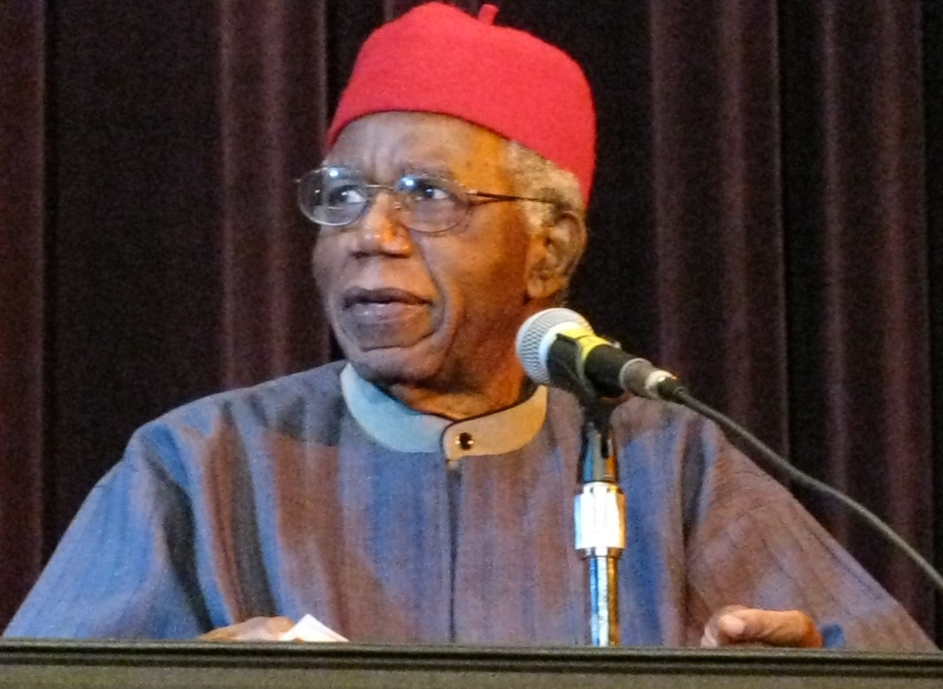 auteur Chinua Achebe de la citation Un homme qui respecte les grands ouvre la voie à sa propre grandeur