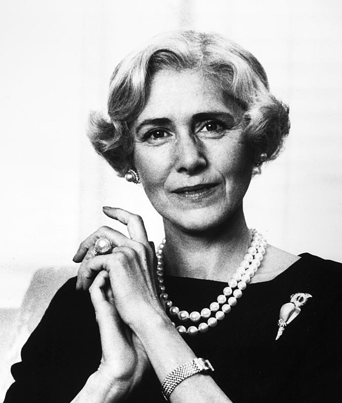 auteur Clare Boothe Luce de la citation La meilleure protection d'une femme, c'est un peu d'argent à elle.