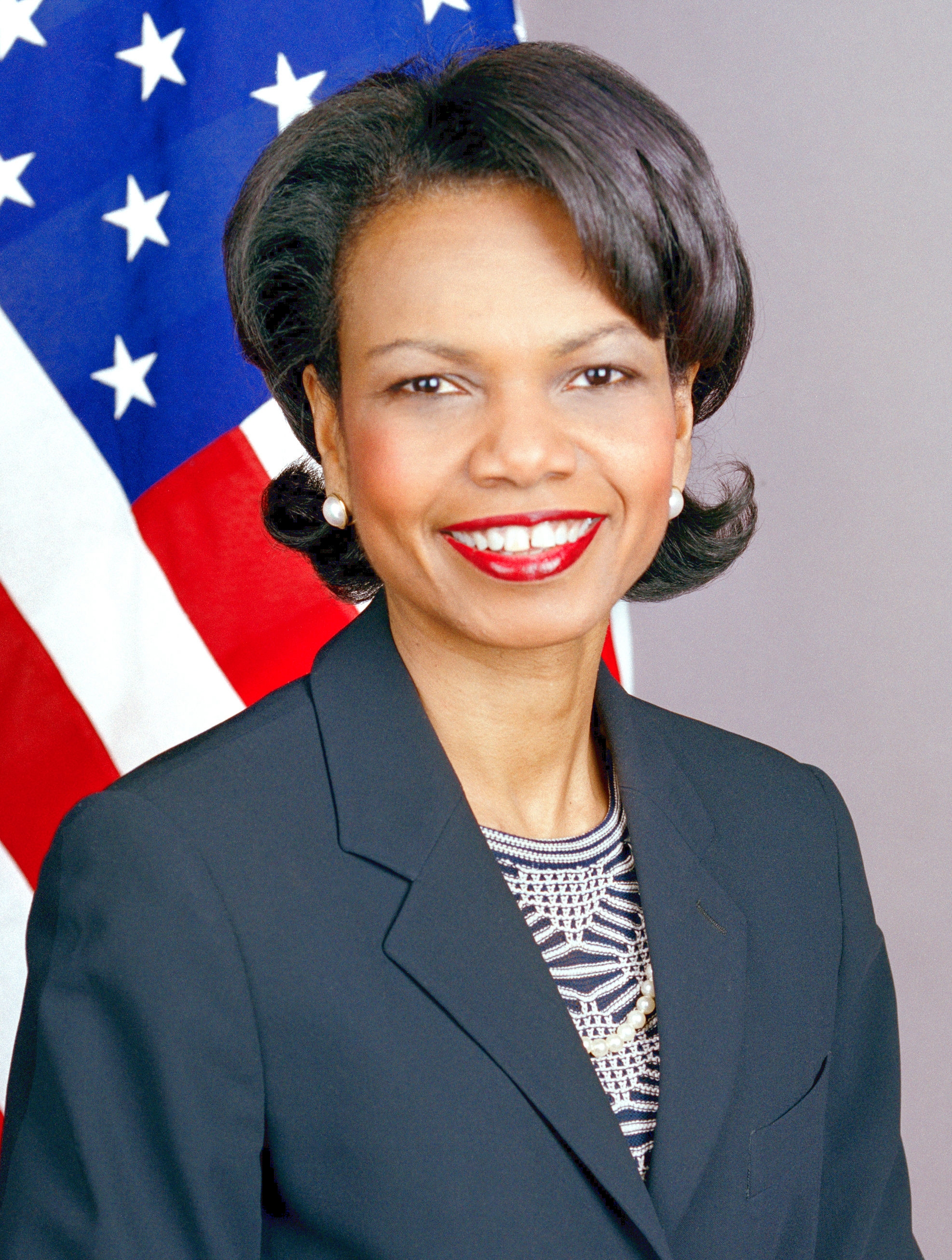 auteur Condoleezza Rice de la citation La meilleure armure contre tout ce qui vous entoure est d'être bien éduquée, de travailler dur, d'être deux fois plus bon que si vous deviez l'être, de mieux faire des langues et une culture.