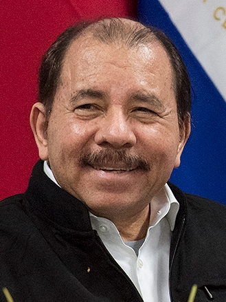 auteur Daniel Ortega de la citation Avant de consulter les hotheads qui présentent diverses options militaires telles qu'une invasion militaire: rappelez-vous, le président Reagan, Rambo n'existe que dans les films.
