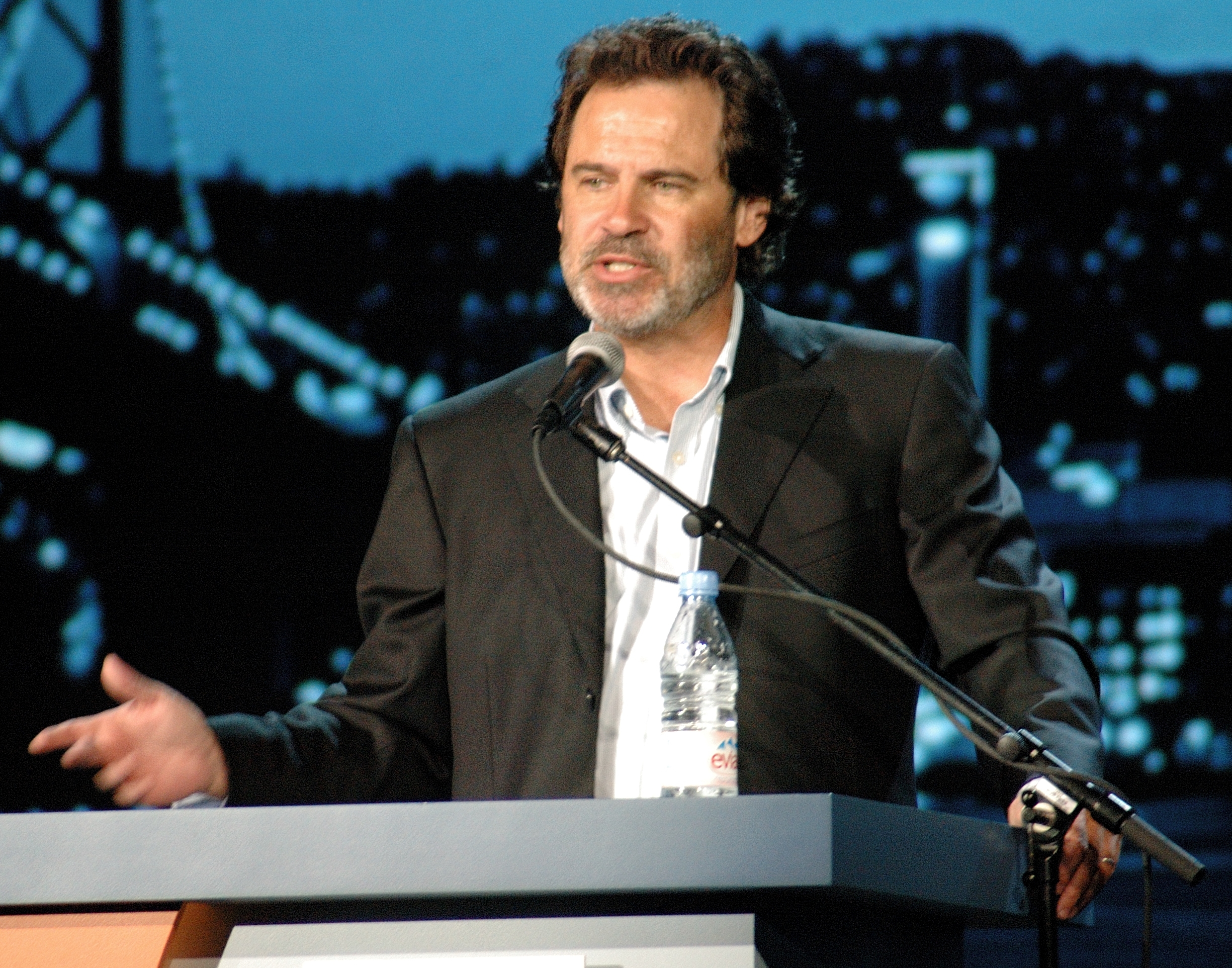 auteur Dennis Miller de la citation Je me suis amusé à faire semblant d'être un accasteur sportif. Les gens pensent toujours que c'était une chose à la baisse pour moi. J'ai eu le meilleur travail de diffusion sportive pendant deux ans.