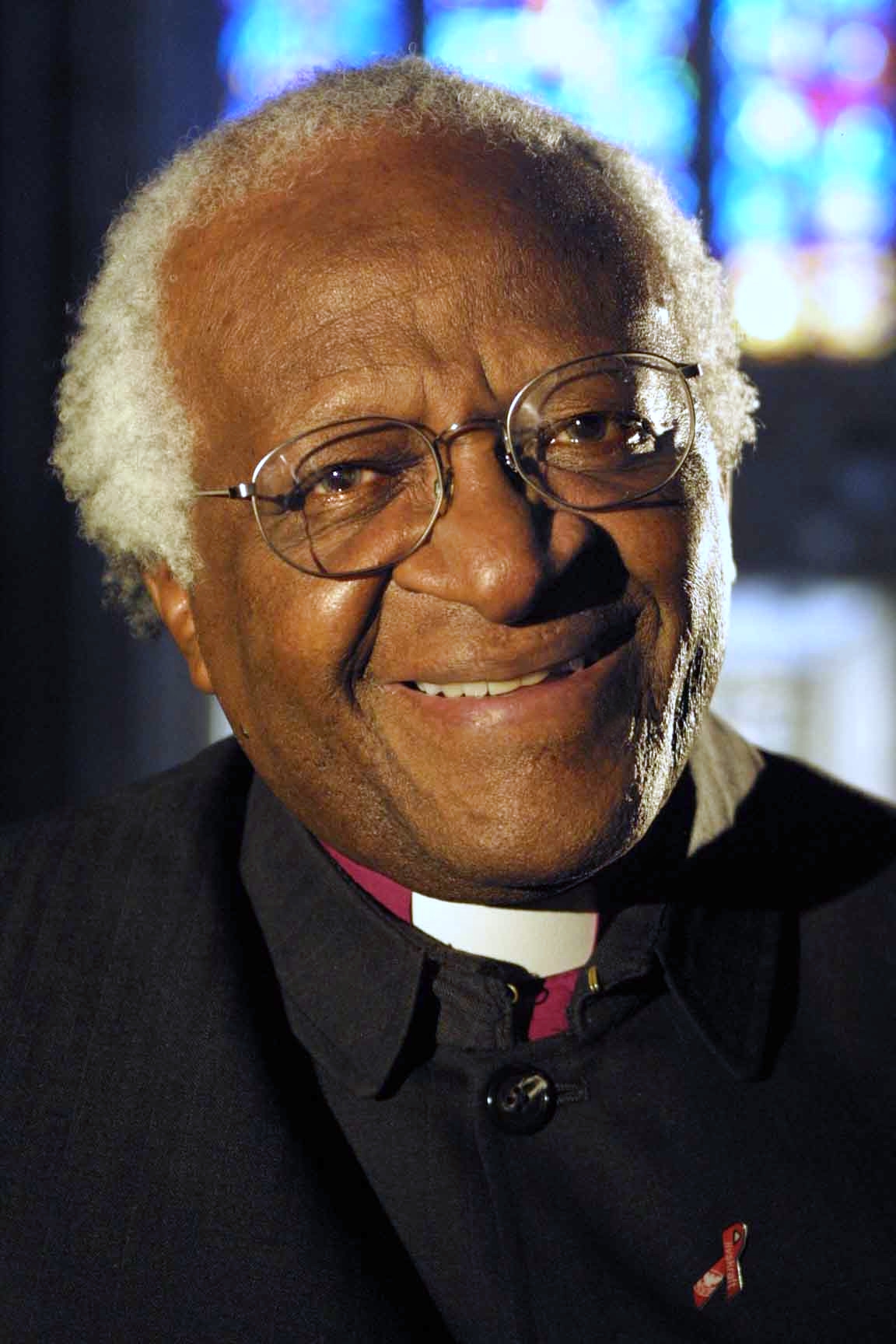 auteur Desmond Tutu de la citation Vous ne choisissez pas votre famille. Ils sont le don de Dieu pour vous, comme vous êtes pour eux.
