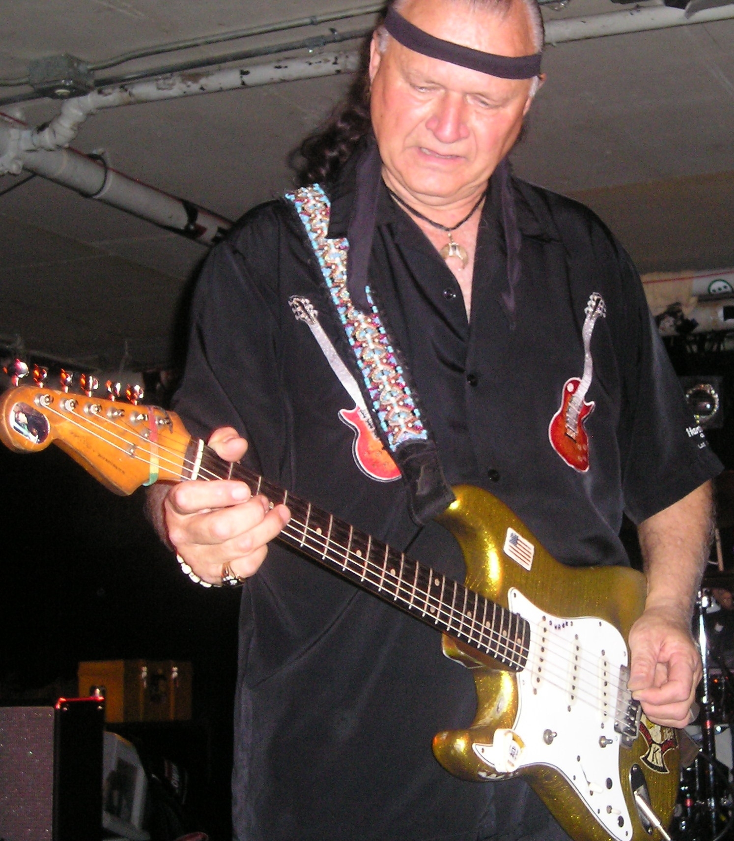 auteur Dick Dale de la citation Guitar Player Magazine dit que Dick Dale est le père du heavy metal, faisant exploser 48 amplificateurs, créant le premier amplificateur de puissance.