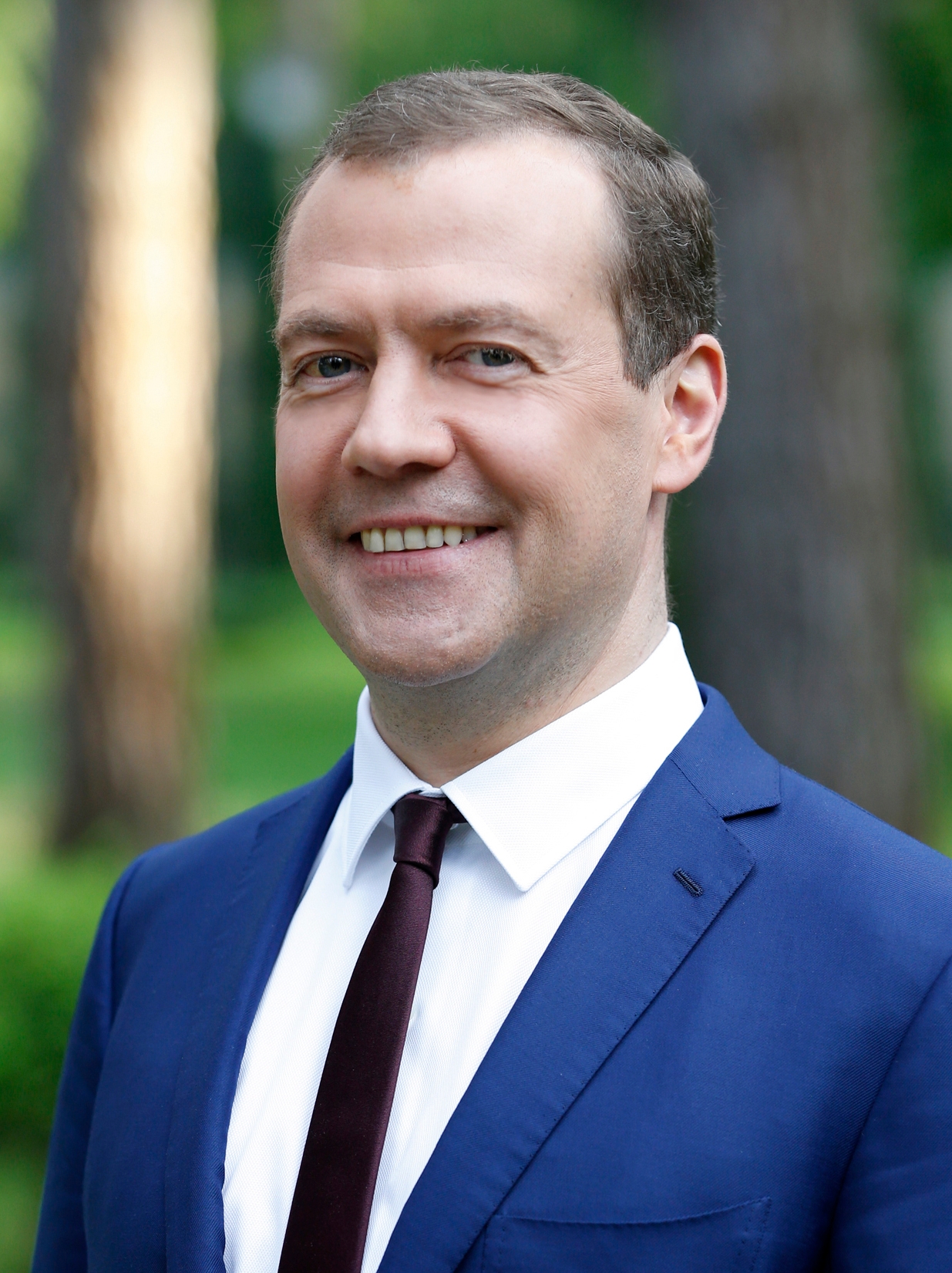 auteur Dmitry Medvedev de la citation Mon ambition principale est d'être utile à mon pays et à mon peuple.