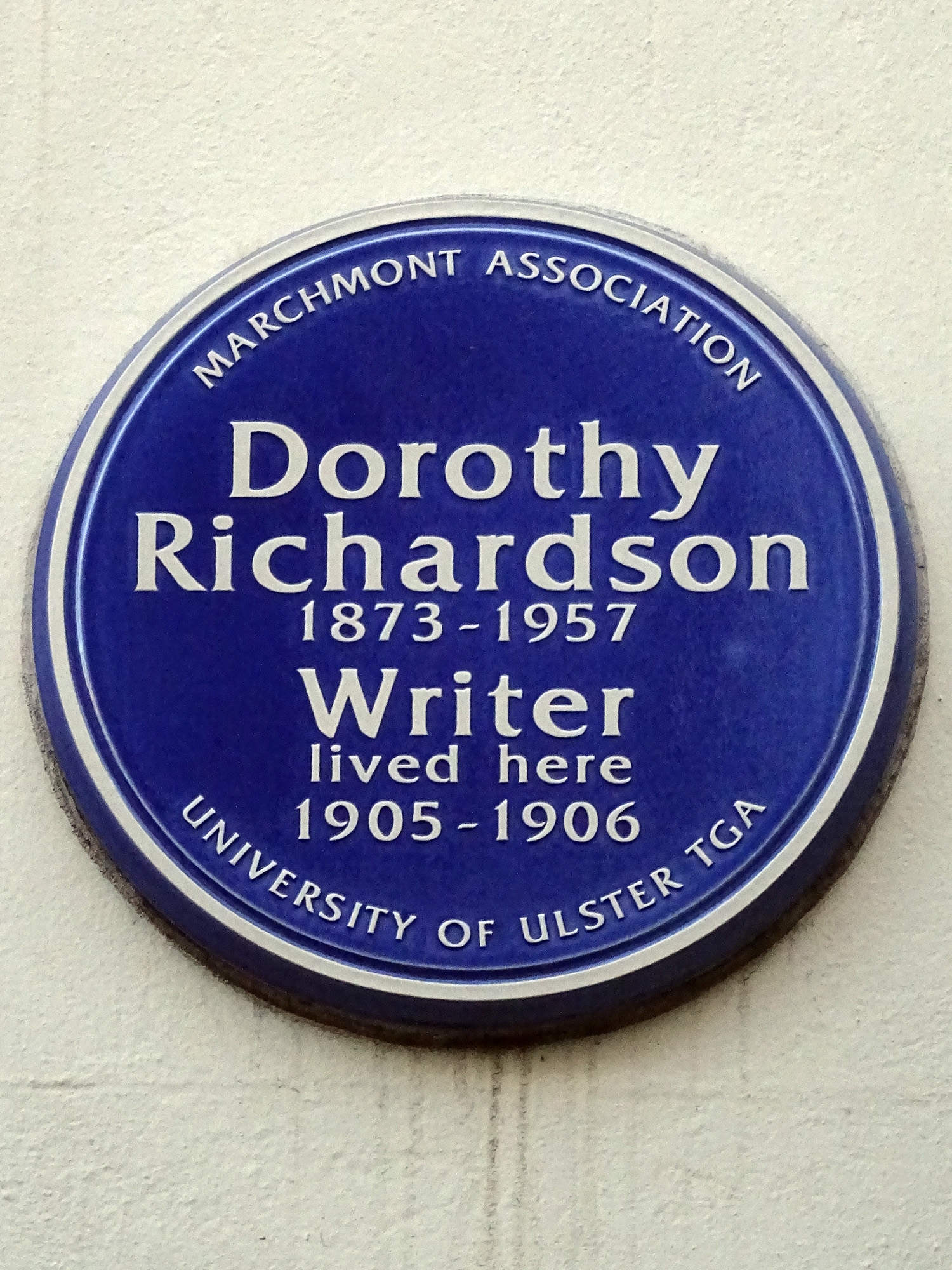 auteur Dorothy Richardson de la citation L'église continuera à être une académie royale des hommes.