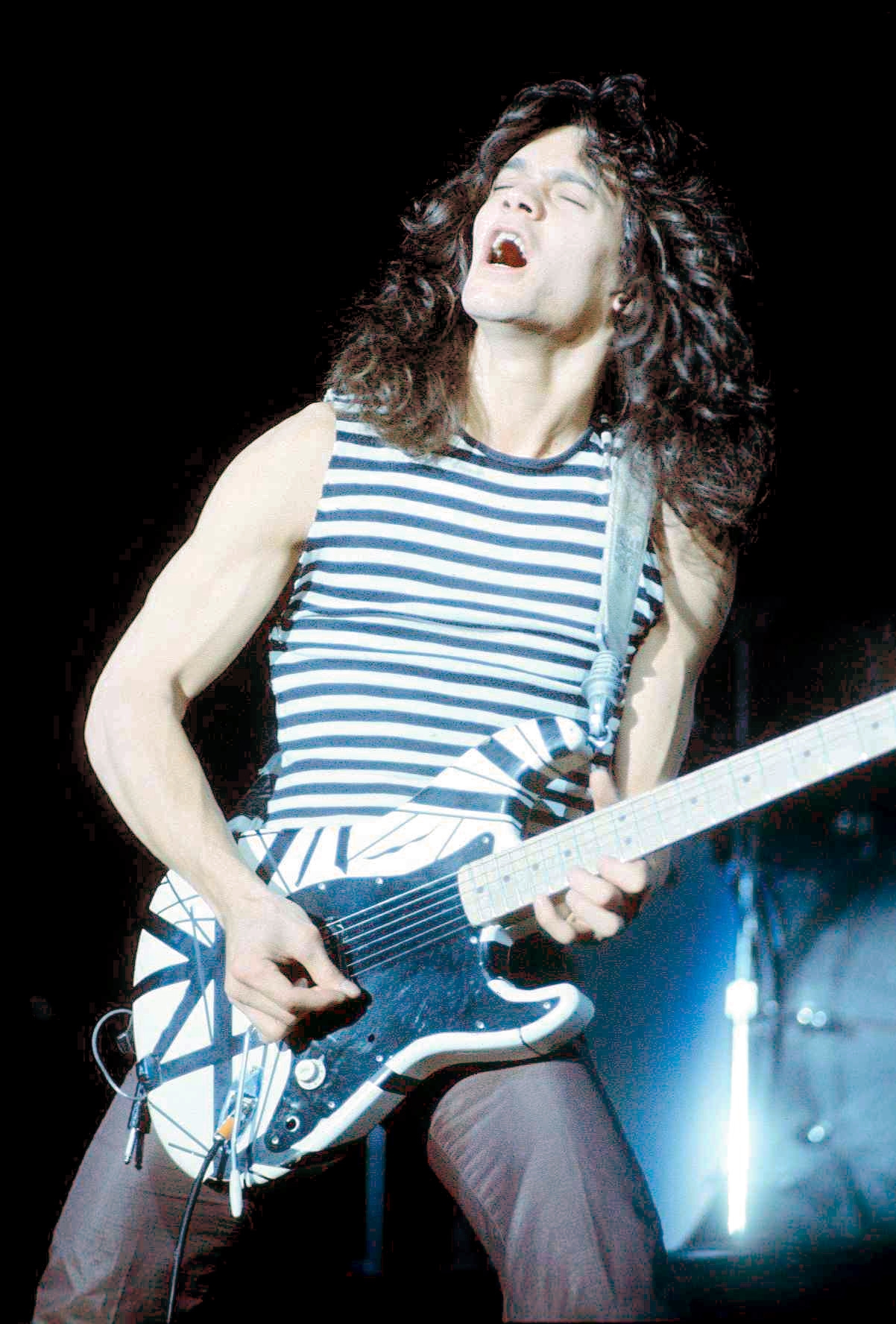 auteur Eddie Van Halen de la citation L'enregistrement de "For Unlawful Carnal Knowledge" a pris un an, c'est pourquoi le jeu sur cet album peut sembler un peu laborieux. Balance, en revanche, a été écrit et enregistré en quatre mois seulement, de sorte que le processus a été plus rapide et plus immédiat.