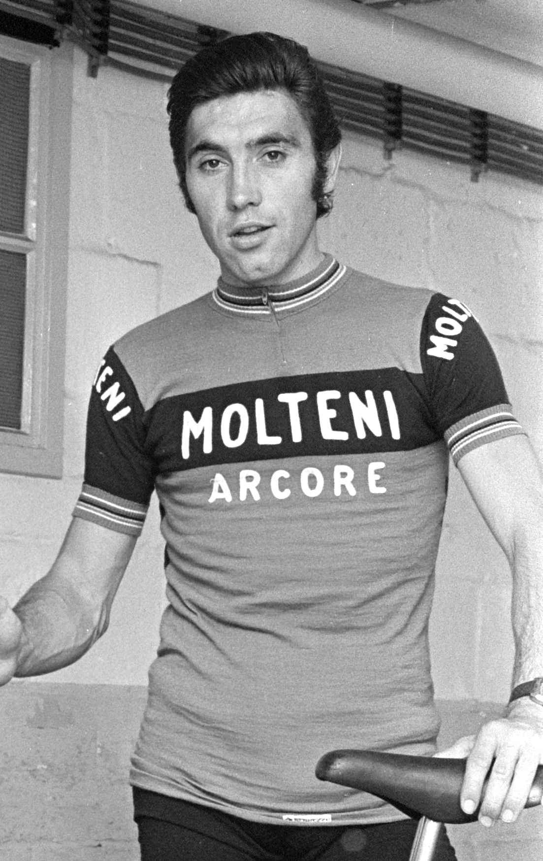 auteur Eddy Merckx de la citation Vous savez que lorsque vous êtes dans le peloton et que vous vous approchez du Ventoux, personne ne parle plus, vous pouvez entendre une mouche, car c'est toujours très calme parce que tout le monde a peur du Ventoux, car c'est une ascension dure.