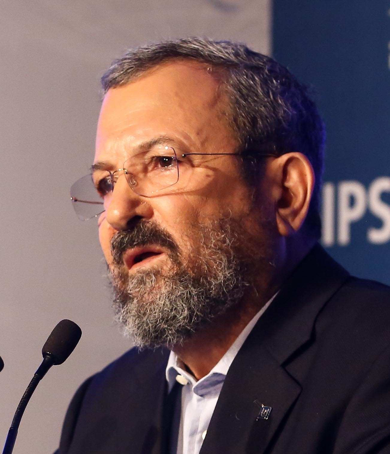 auteur Ehud Barak de la citation Je suis un politicien si raté que tous mes rivaux ont disparu, des deux côtés.