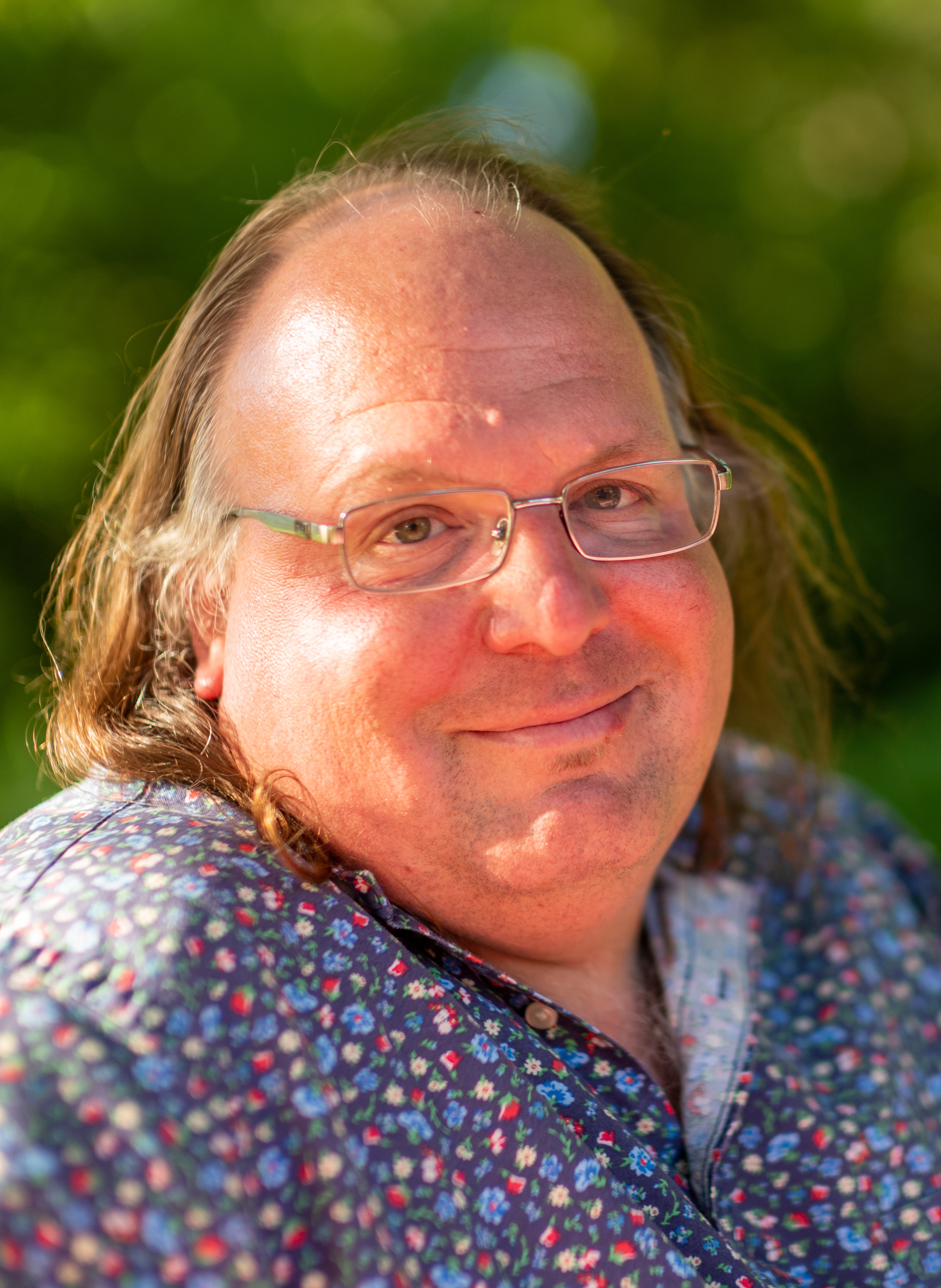auteur Ethan Zuckerman de la citation Les gens veulent être considérés comme autre chose qu'une source d'argent. Ils veulent être considérés comme des gens créatifs et pensants.