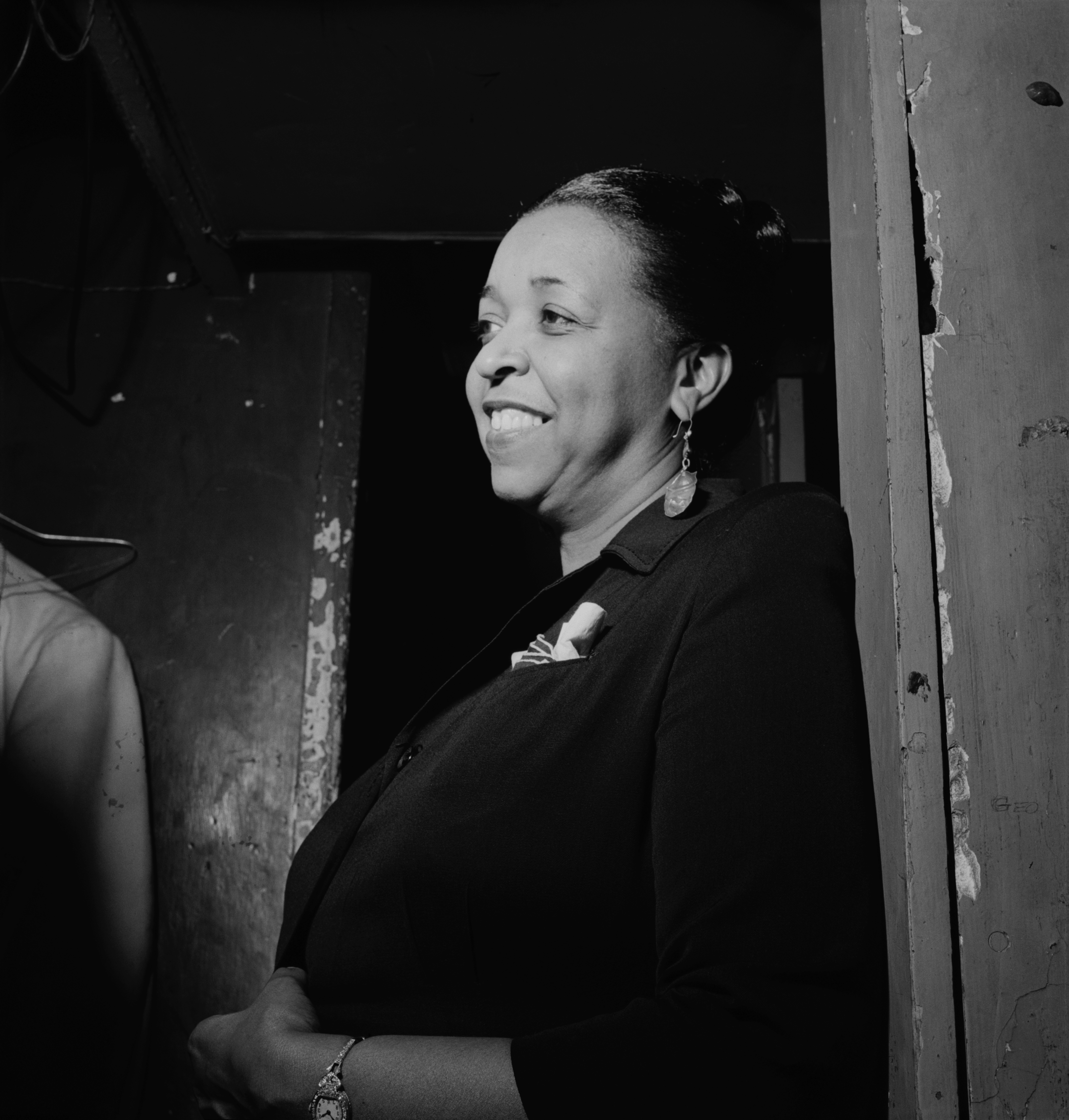 auteur Ethel Waters de la citation Maman n'a jamais quitté sur moi. Mon seul regret est qu'elle n'a pas vécu assez longtemps pour partager une partie de l'argent et du confort que mon travail dans le show business m'a apporté.