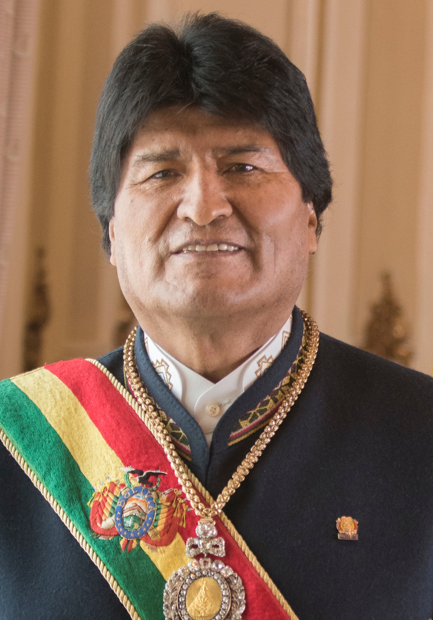 auteur Evo Morales de la citation Le capitalisme et la soif de profit sans limites du système capitaliste détruisent la planète ... Le changement climatique a placé toute l'humanité avant un grand choix: continuer les voies du capitalisme et de la mort, ou pour commencer le chemin de l'harmonie avec la nature et le respect de la vie.