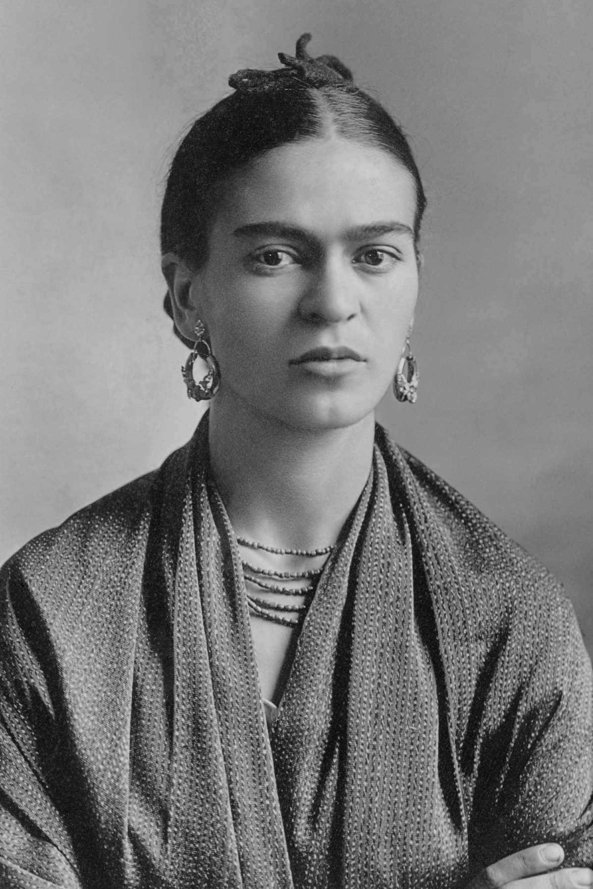 auteur Frida Kahlo de la citation La chose la plus importante pour tout le monde à Gringolandia est d'avoir une ambition et de devenir «quelqu'un» et franchement, je n'ai pas le moins d'ambition de devenir personne.