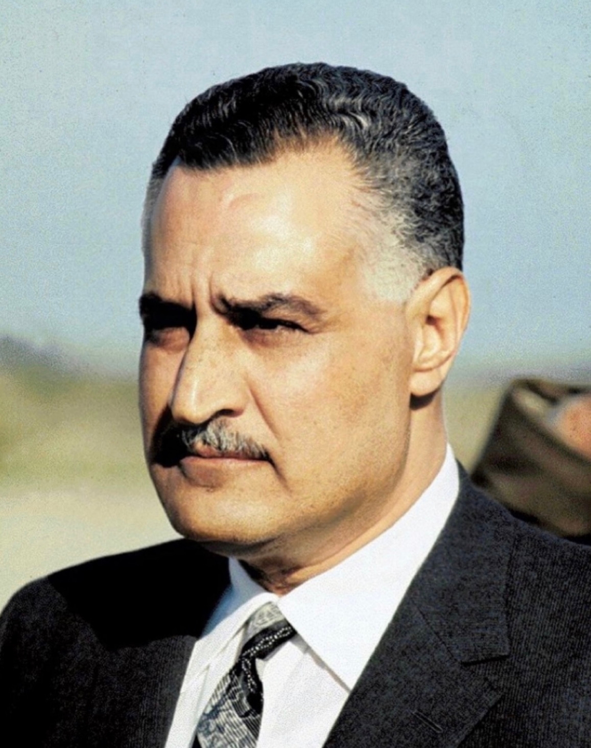 auteur Gamal Abdel Nasser de la citation Les gens ne veulent pas de mots - ils veulent le son de la bataille - la bataille du destin.