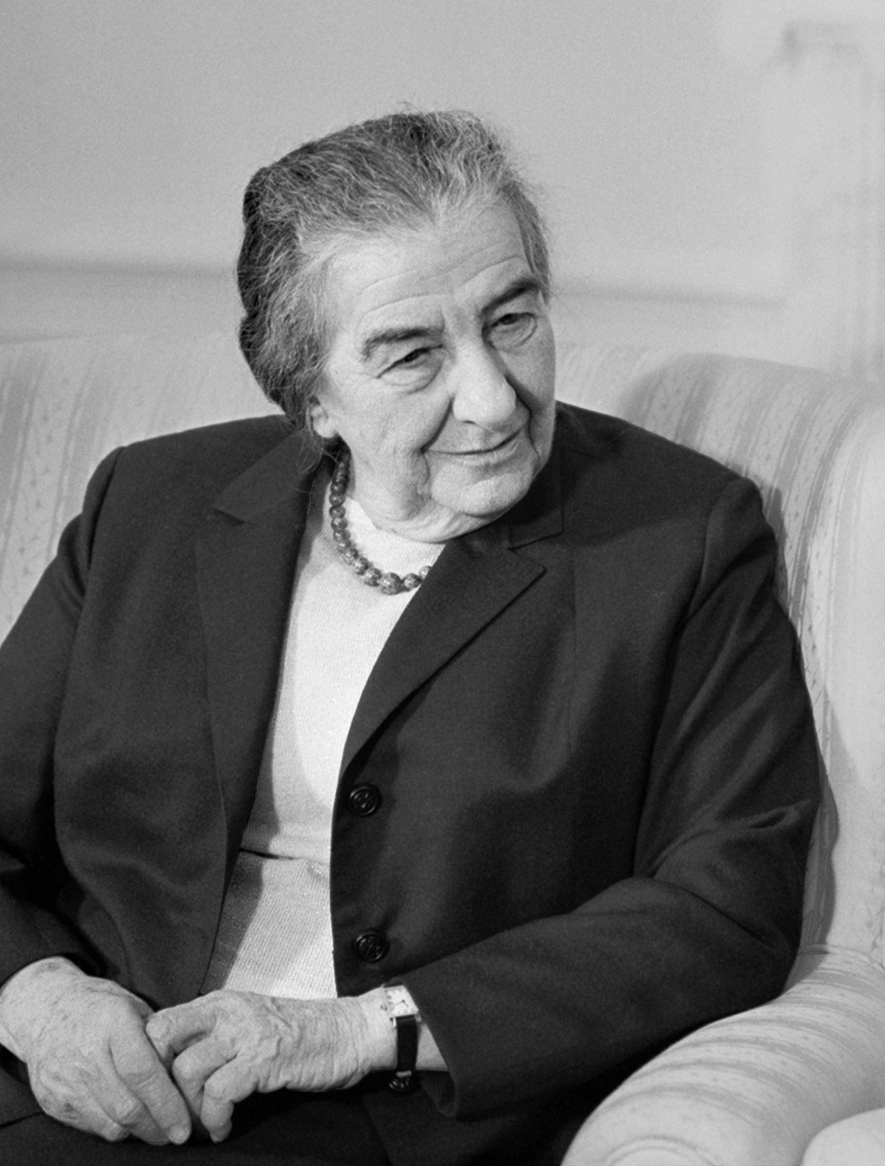 auteur Golda Meir de la citation Je n'ai jamais rien fait seul. Tout ce qui a été accompli dans ce pays a été accompli collectivement.