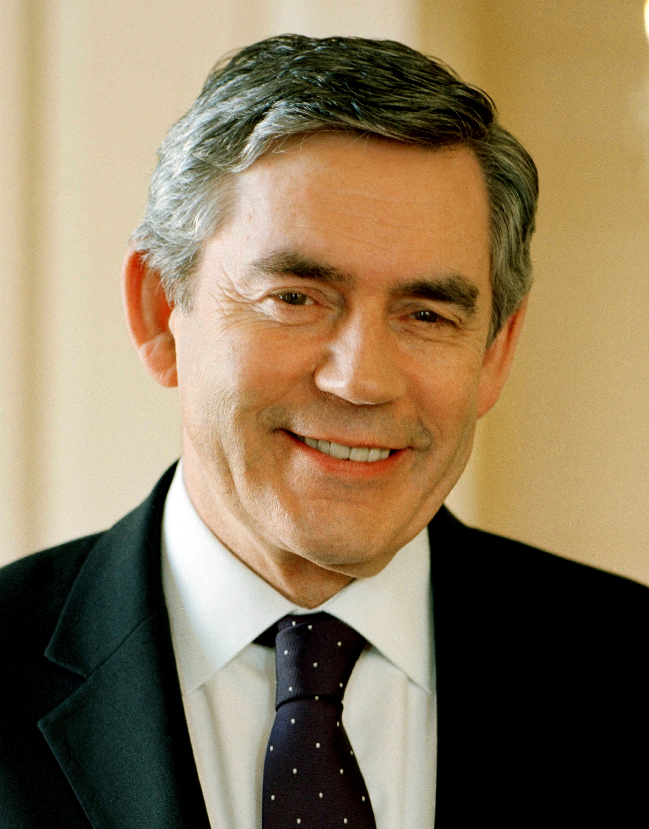 auteur Gordon Brown de la citation Nous entrons dans une époque où le gouvernement national, au lieu de diriger, permet de travailler de puissantes initiatives régionales et locales, où la Grande-Bretagne devient comme elle devrait être - une Grande-Bretagne des nations et des régions.