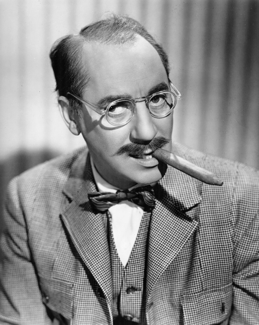 auteur Groucho Marx de la citation Je n'ai qu'un jour, aujourd'hui, et je vais y être heureux.