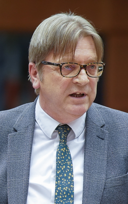 auteur Guy Verhofstadt de la citation Lorsque vous êtes invité à un dîner, vous êtes soit un invité, soit vous faites partie d'un menu