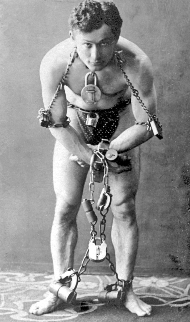 auteur Harry Houdini de la citation Une autre méthode pour manger des charbons ardents consiste à utiliser de petites boules de coton brûlé dans un plat d'alcool à brûler.