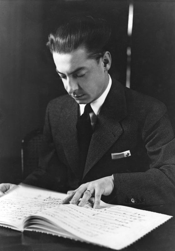 auteur Herbert von Karajan. de la citation Aucune musique n'est vulgaire, sauf si elle est jouée d'une manière qui le fait.