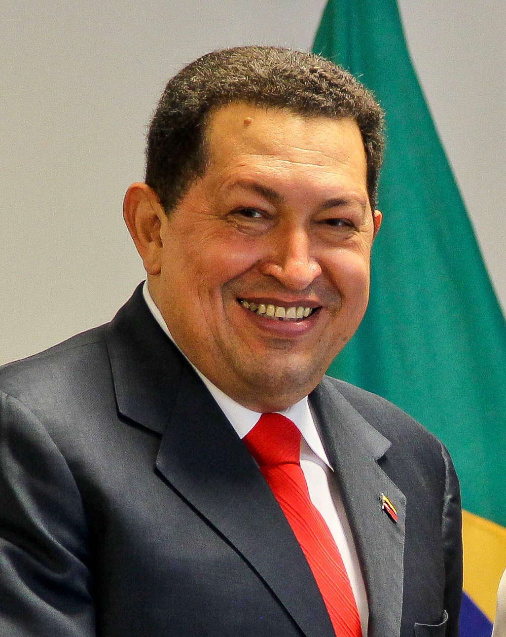 auteur Hugo Chávez de la citation Le Dr Insulza est un idiot, un véritable idiot. L'Insipide, le Dr Insulza, devrait démissionner du Secrétariat de l'OEA pour avoir osé jouer ce rôle.