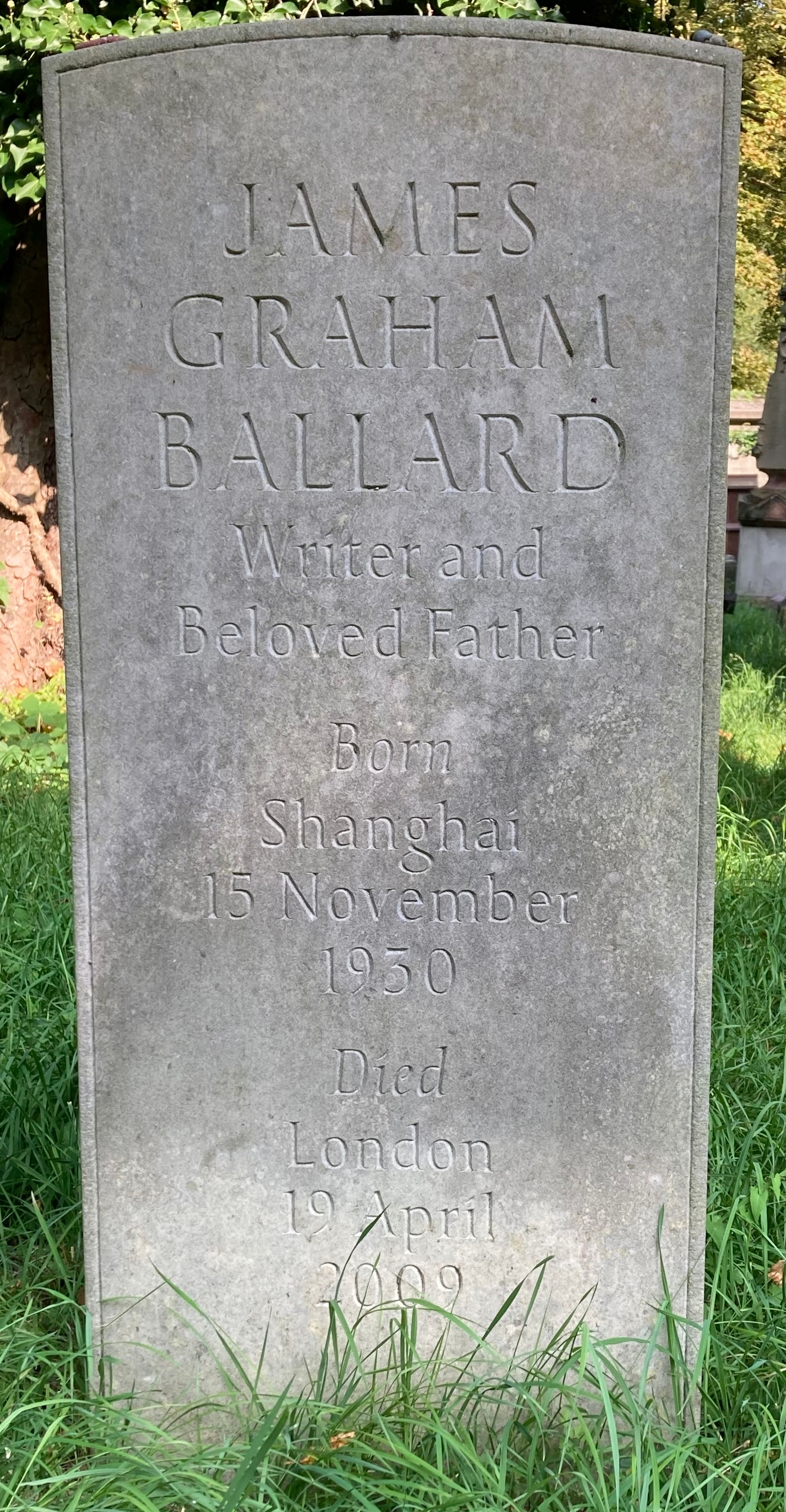 auteur J. G. Ballard de la citation Après avoir été bombardé sans cesse par la propagande de la sécurité routière, c'était presque un soulagement de me retrouver dans un véritable accident.