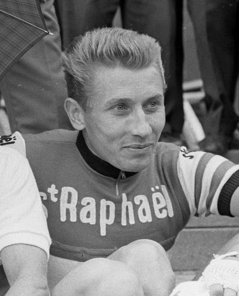 auteur Jacques Anquetil de la citation Depuis 50 ans, les coureurs de vélos prennent des stimulants. De toute évidence, nous pouvons nous en passer dans une course, mais nous pédalons ensuite 15 miles à l'heure (au lieu de 25). Puisque nous sommes constamment invités à aller plus vite et à faire encore plus d'efforts, nous sommes obligés de prendre des stimulants