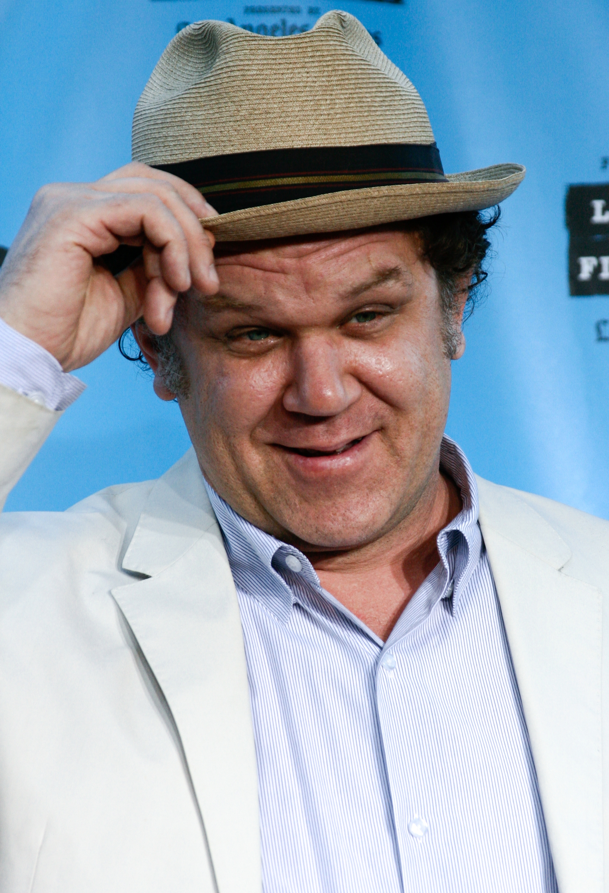 auteur John C. Reilly de la citation Je me sentais toujours vraiment coupable si je passais trop de temps à jouer à des jeux vidéo. C'est une perte de temps colossale. Et je ne peux pas dire que c'est un sentiment très satisfaisant à la fin de la journée, si vous avez passé huit heures à jouer à un jeu vidéo; Vous finissez juste par vous sentir en quelque sorte dépensé et utilisé.