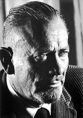 auteur John Steinbeck de la citation Un homme, après avoir balayé la poussière et les copeaux de sa vie, n'aura laissé que la question dure et nette : était-ce bien ou était-ce mal ? Ai-je bien fait - ou mal ?