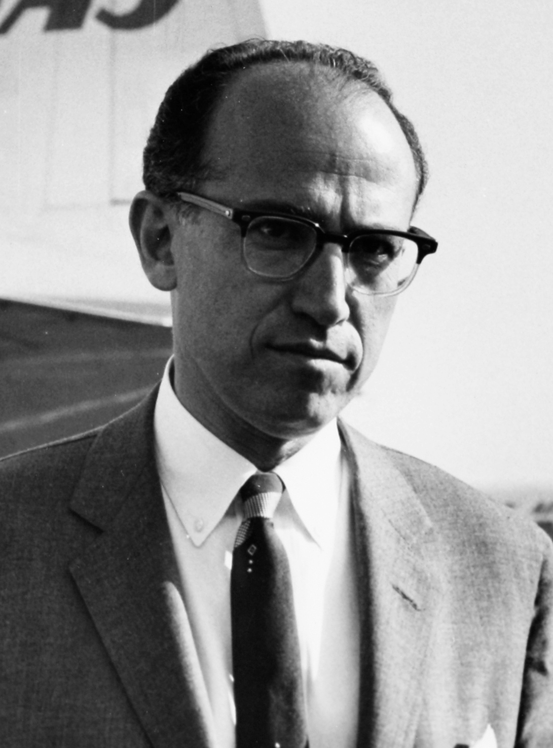 auteur Jonas Salk de la citation Je nous considère comme des partenaires dans tout cela, et que chacun de nous contribue et fait ce qu'il peut faire le mieux. Et donc je ne vois pas un échelon supérieur et un échelon inférieur - je vois tout cela horizontalement - et je le vois comme faisant partie d'une matrice. Et je vois que chaque être humain a un but, un destin, si vous le souhaitez - le destin qui existe en chacun de nous - et trouvez des moyens et moyens de fournir de telles opportunités à tout le monde.
