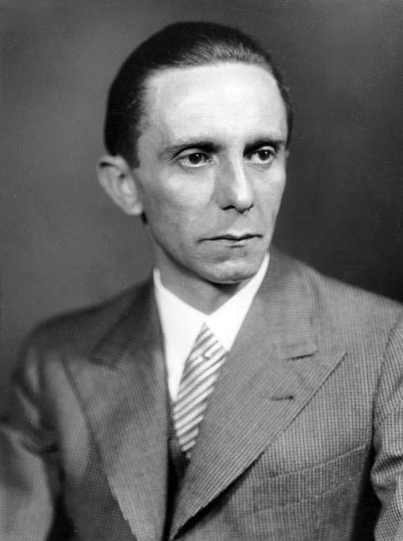 auteur Joseph Goebbels de la citation Il viendra un jour, où tous les mensonges s'effondreront sous leur propre poids, et la vérité triomphera à nouveau.