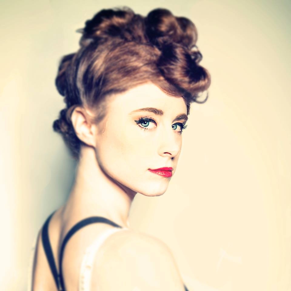 auteur Kiesza de la citation Je ne voulais pas être cet artiste qui réussit à la suite de quelqu'un d'autre. Non pas que ce soit mal, mais j'avais l'impression d'avoir ce qu'il fallait. Je croyais vraiment que je pouvais le faire par moi-même, donc je voulais essayer, au moins.