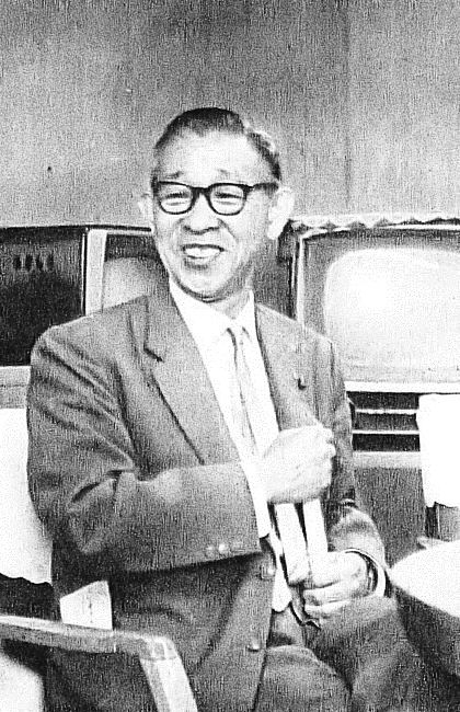 auteur Konosuke Matsushita de la citation Une personne qui peut créer des idées dignes de mention est une personne qui a beaucoup appris des autres.