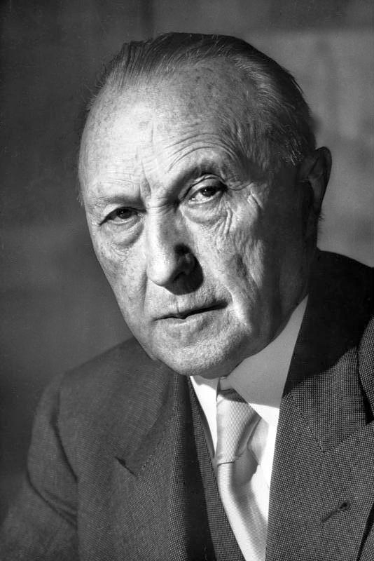auteur Konrad Adenauer de la citation Compte tenu du fait que Dieu a limité l'intelligence de l'homme, il semble injuste qu'il ne limite pas également sa stupidité.