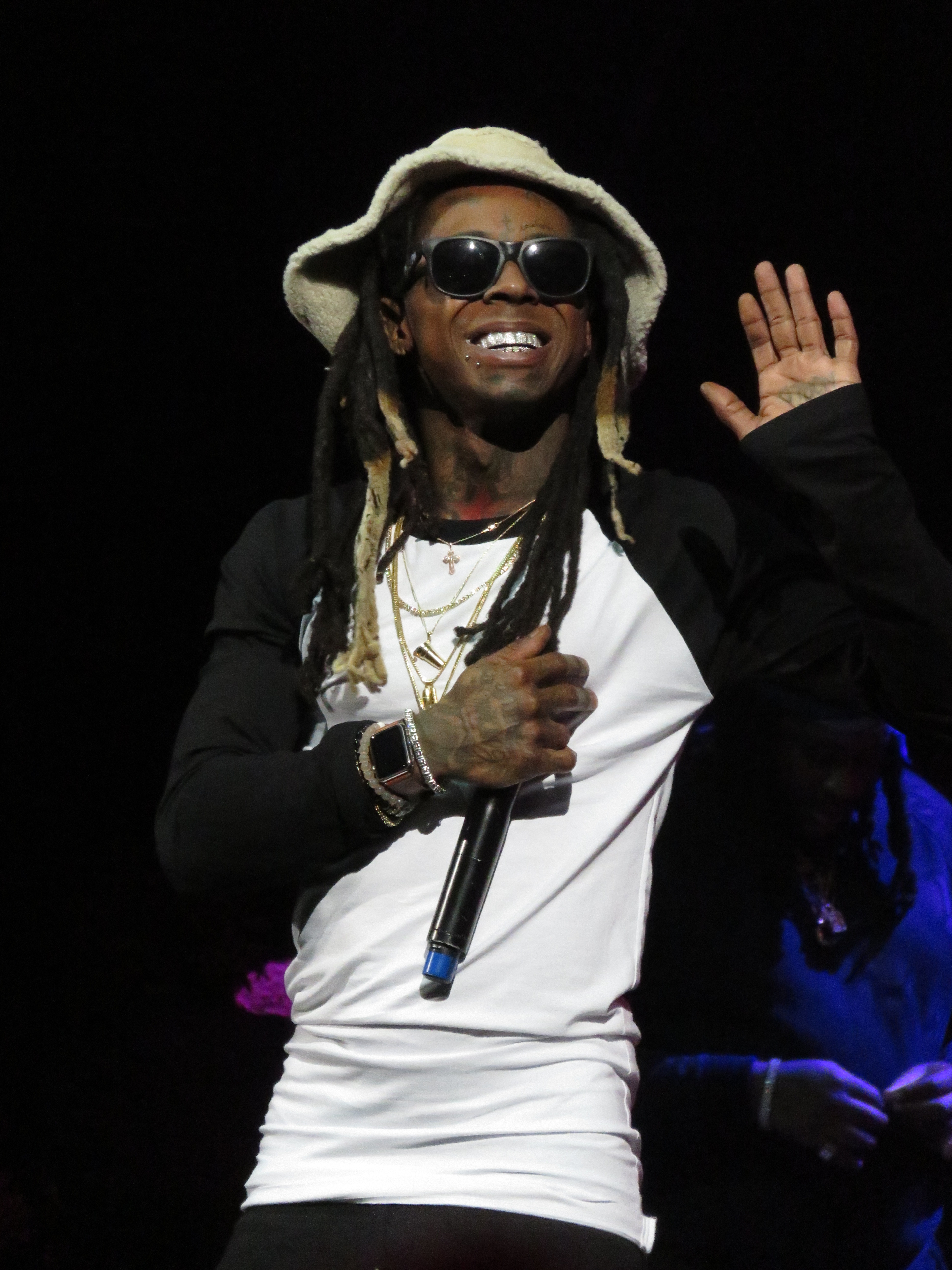 auteur Lil Wayne de la citation Abracadabra, je suis comme Viagra.