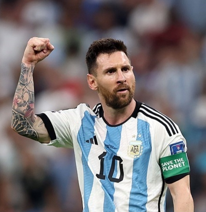 auteur Lionel Messi de la citation Je répète ce que je dis toujours: je veux le meilleur pour l'Argentine à tous points de vue. Je n'essaye jamais de faire des ennuis pour personne.