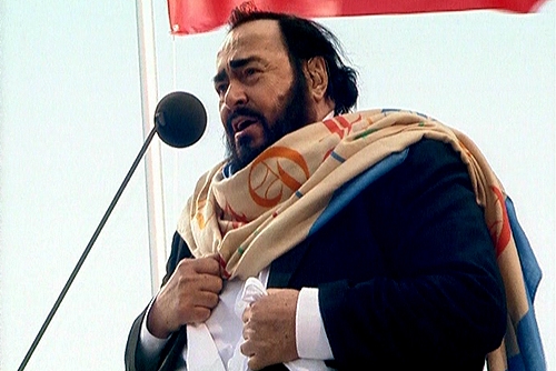 auteur Luciano Pavarotti de la citation Si je pouvais revivre ma vie, il y a une chose que je changerais. Je voudrais pouvoir manger moins.