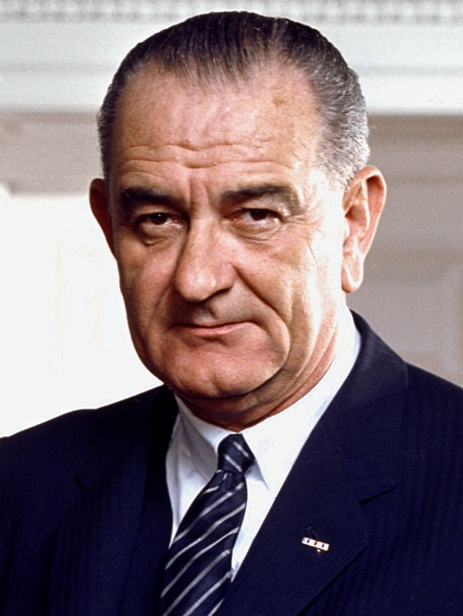 auteur Lyndon B. Johnson de la citation Le crime organisé ne constitue rien de moins qu'une guérilla contre la société.