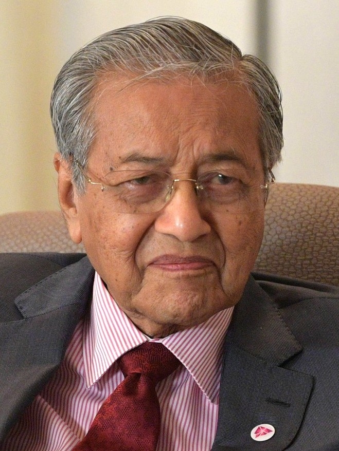 auteur Mahathir Mohamad de la citation Peu de dictateurs annoncent leur démission, mais je l'ai fait parce que je ne voulais pas rester sur et dépasser mon accueil.