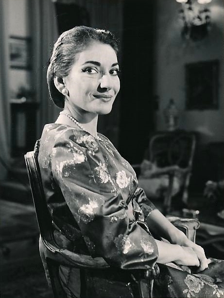 auteur Maria Callas de la citation [Pendant les négociations des frais pour chanter à Vienne :] Je ne suis pas intéressé par l'argent, mais ça doit être plus que n'importe qui d'autre.
