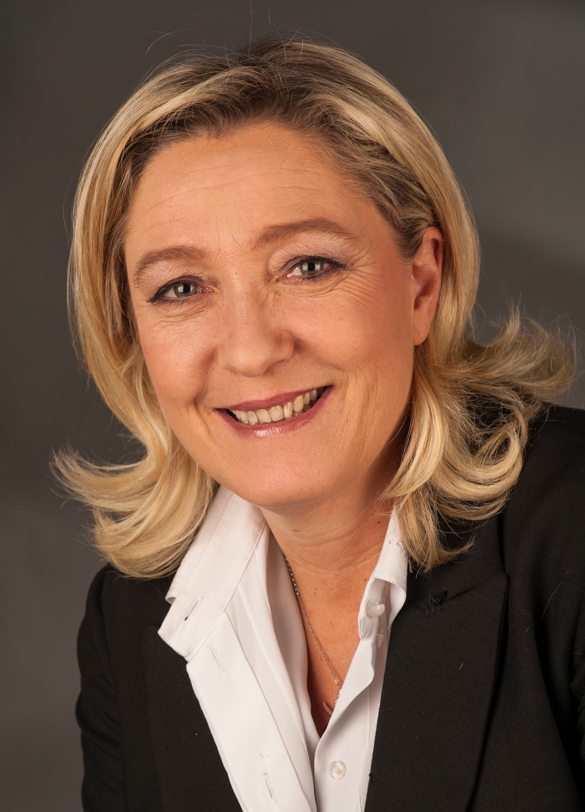 auteur Marine Le Pen de la citation Je suis opposé à ceux qui ont une vision idéologique de l'immigration, et je pense que, compte tenu de la situation en France, elle doit cesser.
