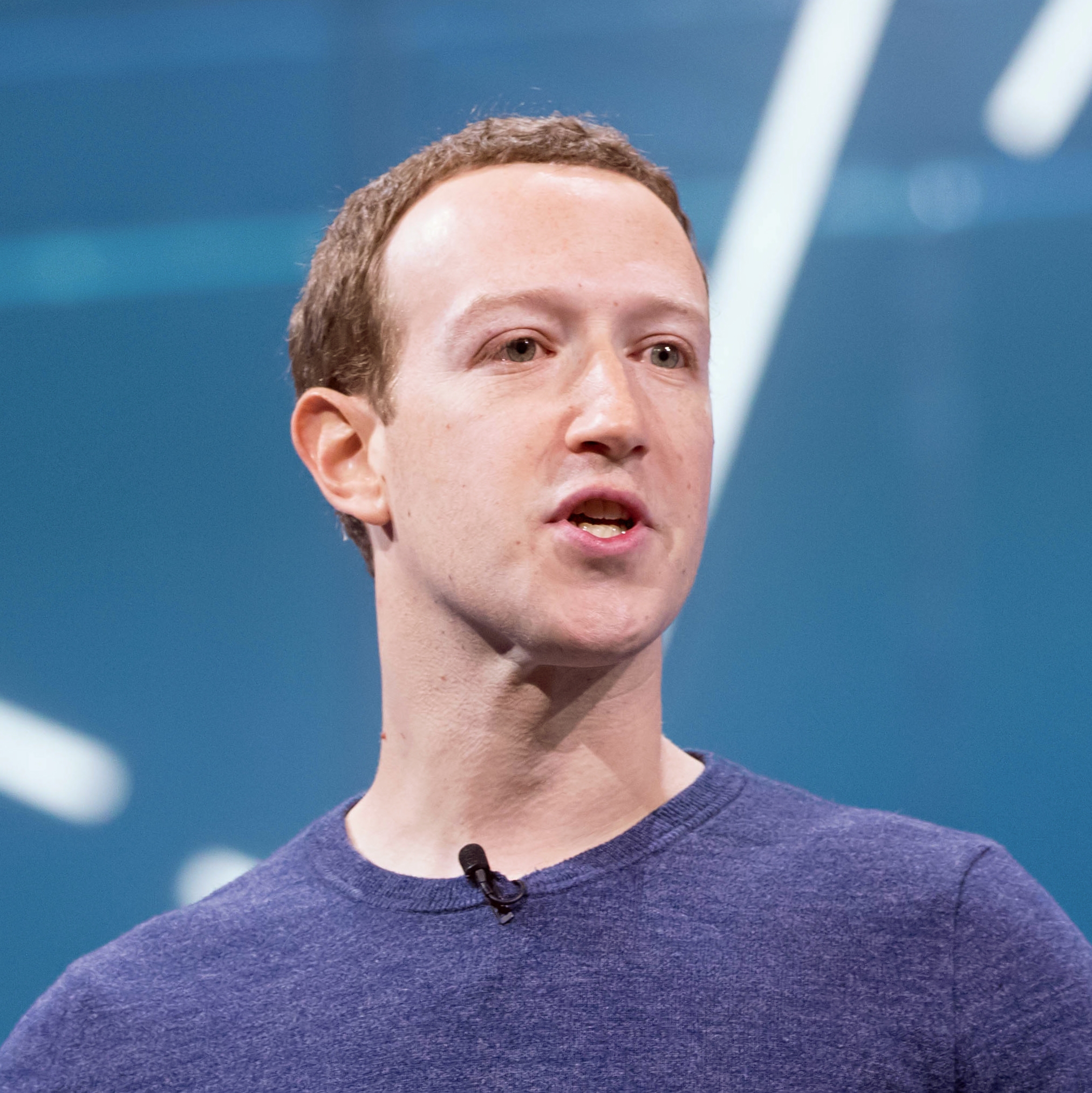 auteur Mark Zuckerberg de la citation Facebook n'a pas été créé à l'origine pour être une entreprise. Il a été construit pour accomplir une mission sociale - pour rendre le monde plus ouvert et connecté.