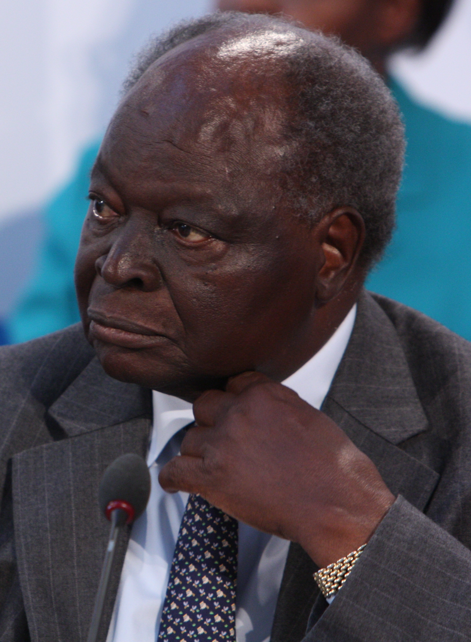 auteur Mwai Kibaki de la citation La Constitution est le gardien ultime de la volonté sociale et sa fabrication devrait être accordée à toute diligence raisonnable.
